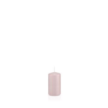 Bougie décorative cylindrique MAEVA, rose clair, 10cm, Ø6cm, 33h - Fabriquée en Allemagne Bougie décorative cylindrique MAEVA, rose clair, 10cm, Ø6cm, 33h - Fabriquée en Allemagne