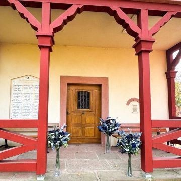 Midnight Bloom grands bouquets pour arche et église – demande client de Julie Fleur Midnight Bloom grands bouquets pour arche et église – demande client de Julie Fleur