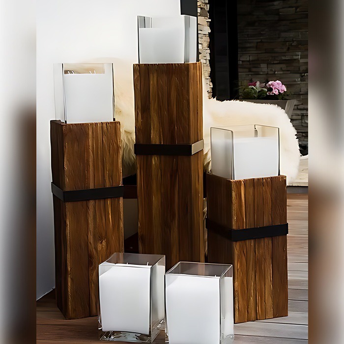 Colonne en bois avec bougie